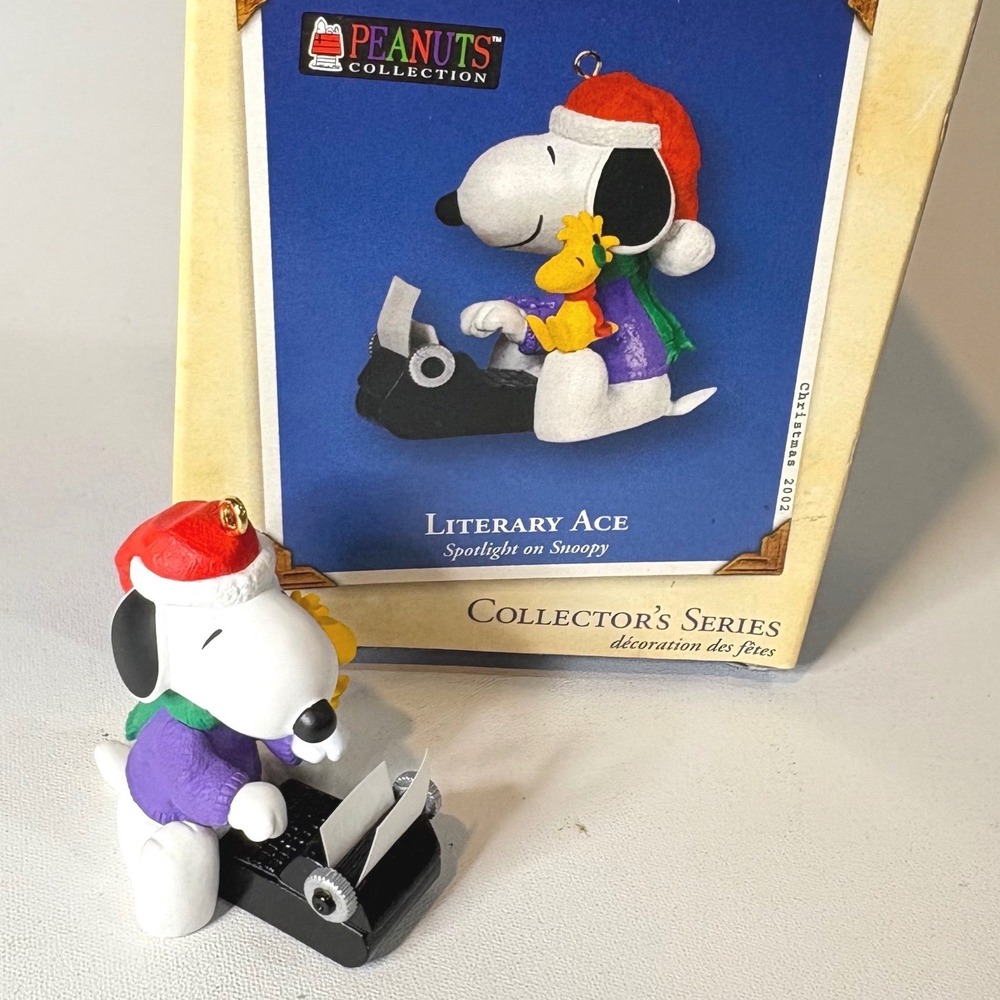 Hallmark Peanuts Snoopy Literary Ace 2002 Keepsake Ornament Spotlight Series Box